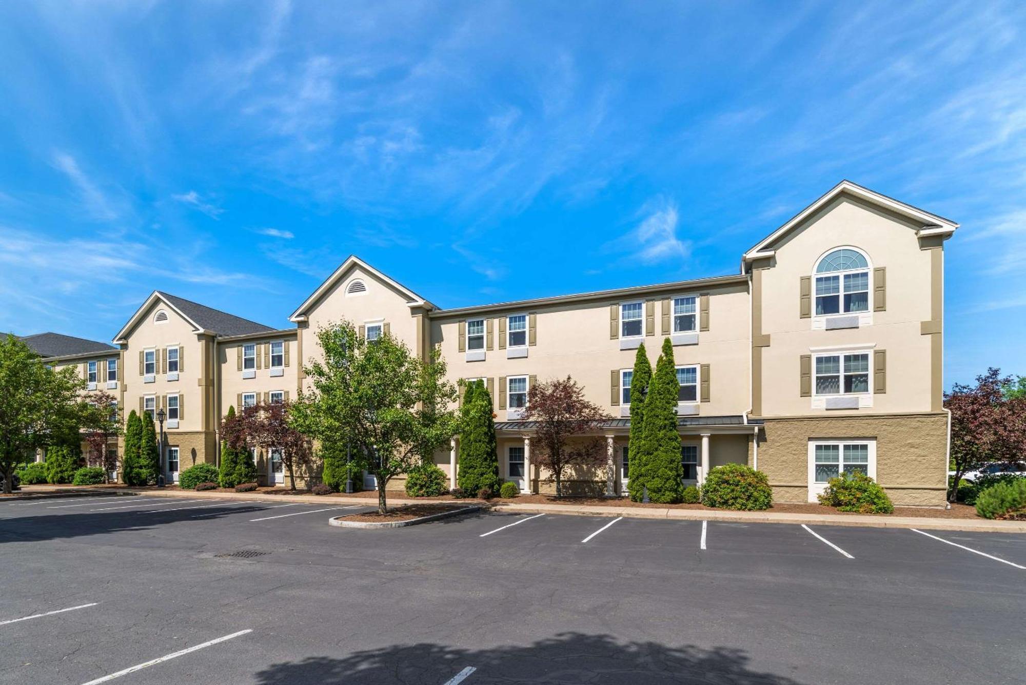 Comfort Inn & Suites Hadley Exterior photo